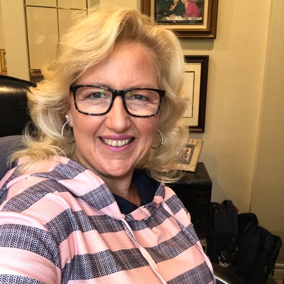 Meet your Posher, Laurie - Picture 1 of 1